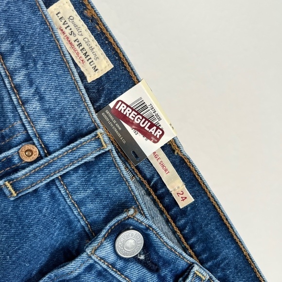 Levi’s Premium Ribcage Shorts - Picture 9 of 11